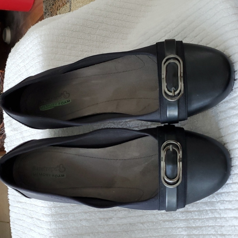 Bare Traps Memory Foam Size 10 Wide Flats - image 1